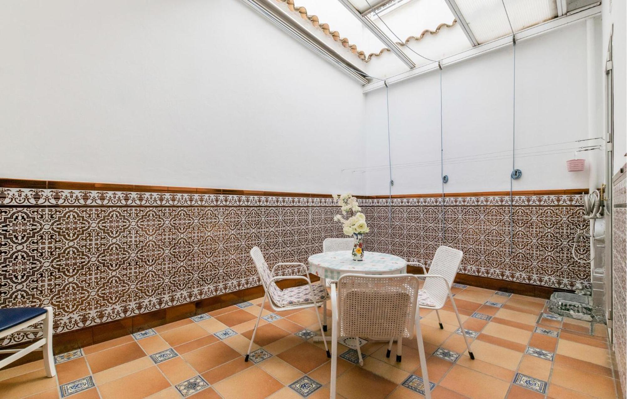 Cozy Apartment In Sevilla With Kitchen Extérieur photo
