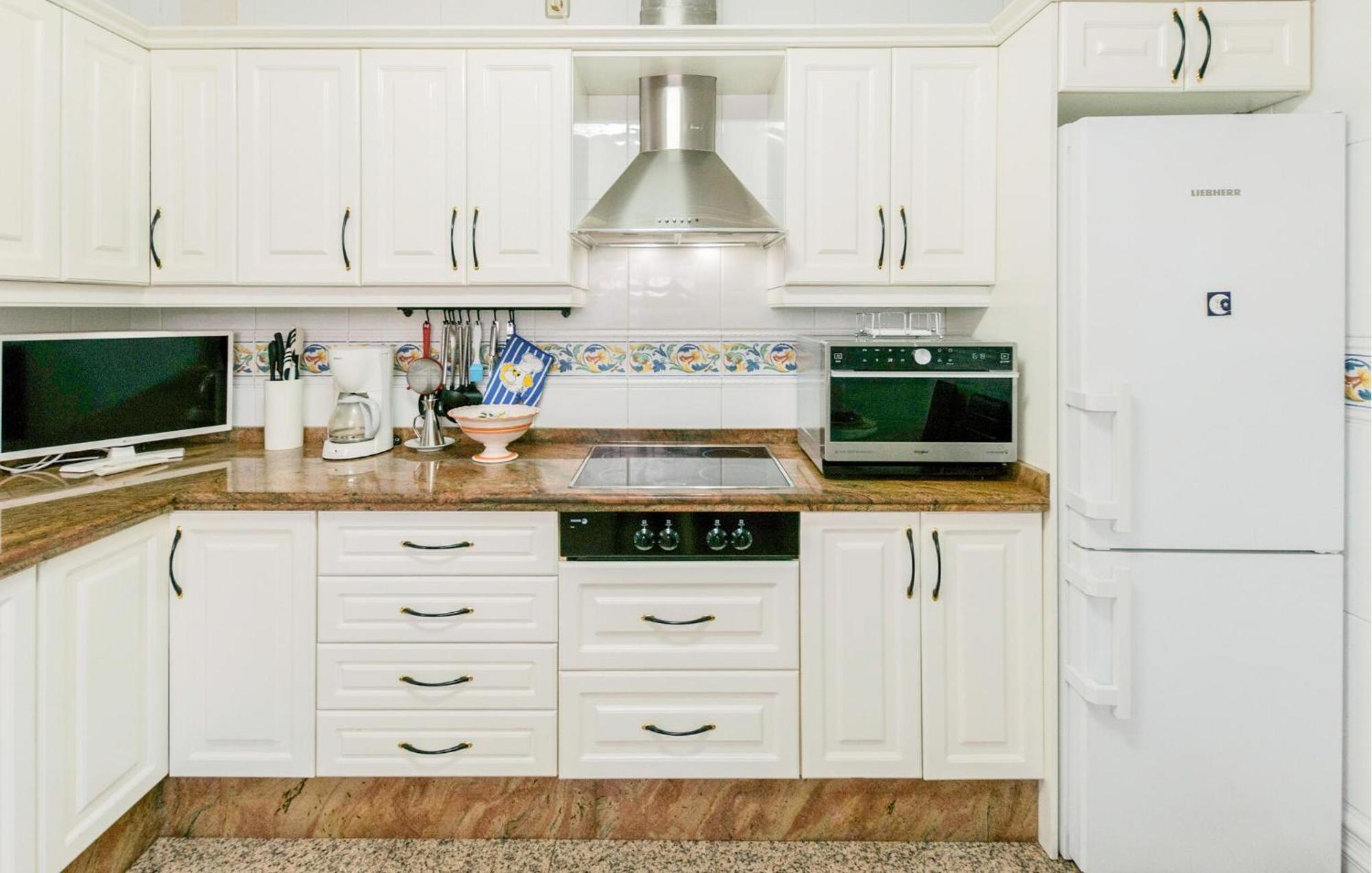 Cozy Apartment In Sevilla With Kitchen Extérieur photo